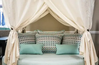 02_Round Canopy Bed