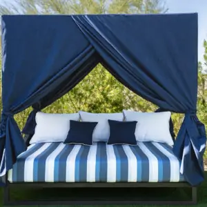 02_Square Canopy Bed