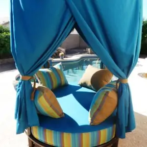 03_Round Canopy Bed