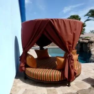 04_Round Canopy Bed