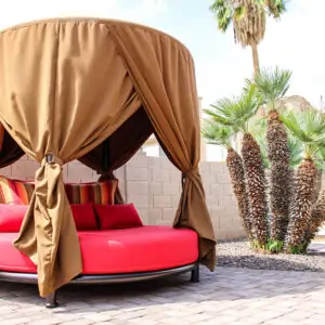 05_Round Canopy Bed