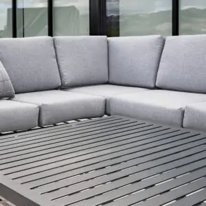 05_Slatted Metal Tables