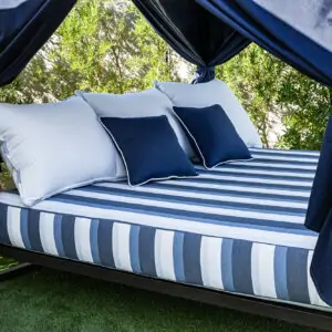 05_Square Canopy Bed