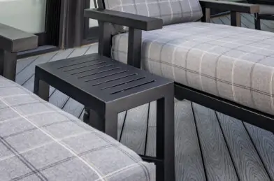 06_Slatted Metal Tables