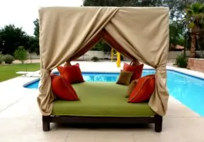 06_Square Canopy Bed