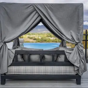 07_Square Canopy Bed