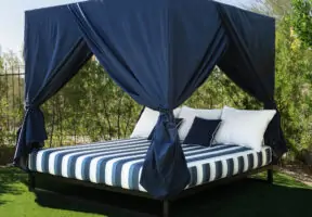08_Square Canopy Bed