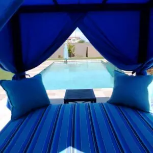 11_Square Canopy Bed